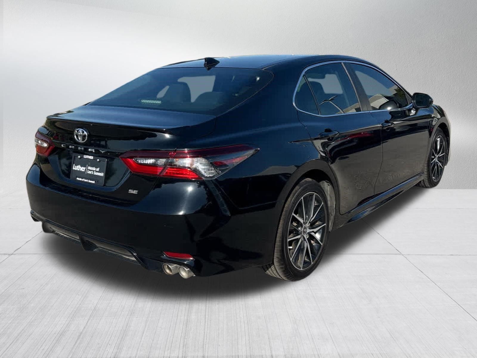 Used 2021 Toyota Camry SE FWD image 4