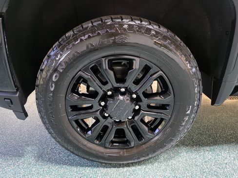 Used 2021 GMC Sierra 2500 Denali w/ Denali Black Diamond Edition image 13