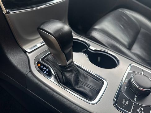 Used 2020 Jeep Grand Cherokee Limited AWD/4WD image 38