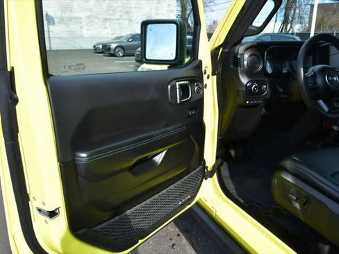 Used 2024 Jeep Wrangler Unlimited Rubicon 4xe AWD/4WD image 9