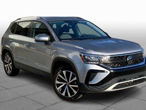 Used 2024 Volkswagen Taos SE image 2