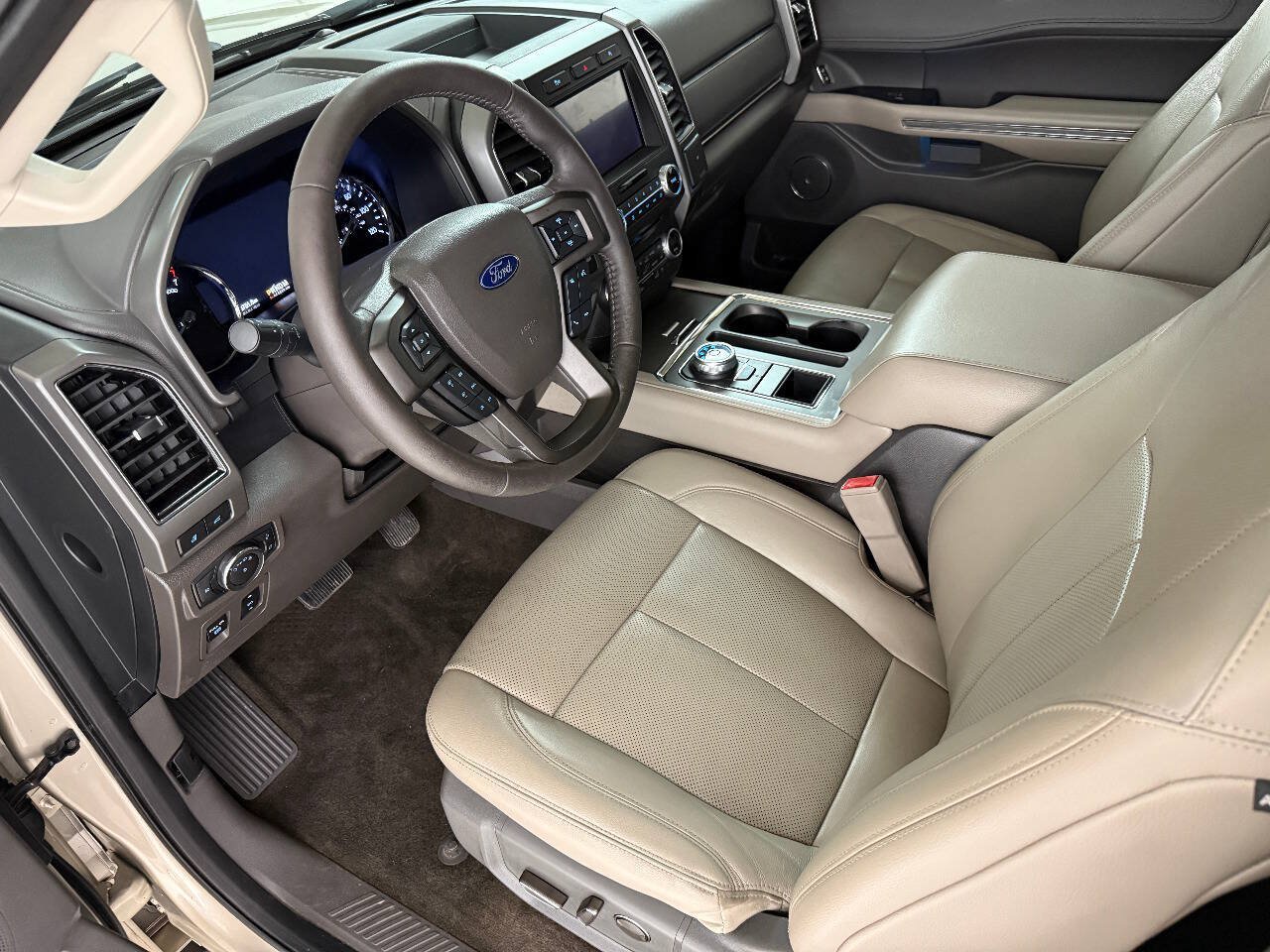 Used 2018 Ford Expedition XLT w/ Equipment Group 202A RWD image 46