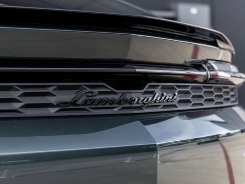 Used 2025 Lamborghini Urus SE image 13