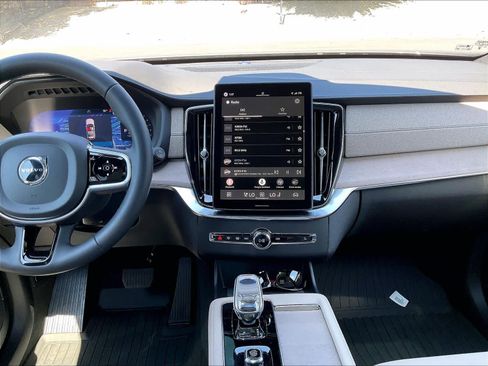 New 2027 Volvo XC90 B6 Plus AWD/4WD image 9