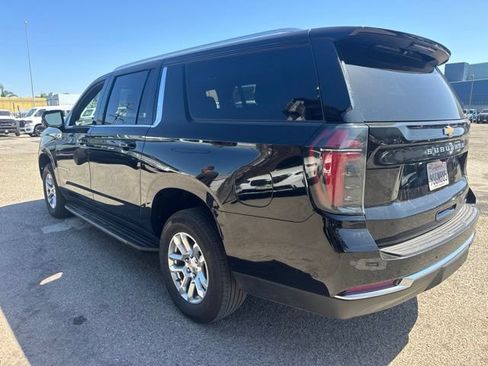 Used 2025 Chevrolet Suburban LT RWD image 7