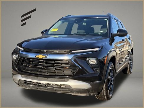 Used 2025 Chevrolet TrailBlazer LT image 1