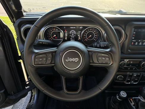 Used 2022 Jeep Wrangler Unlimited Sport AWD/4WD image 18