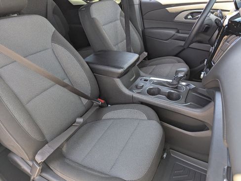 Used 2023 Chevrolet Traverse LT image 11