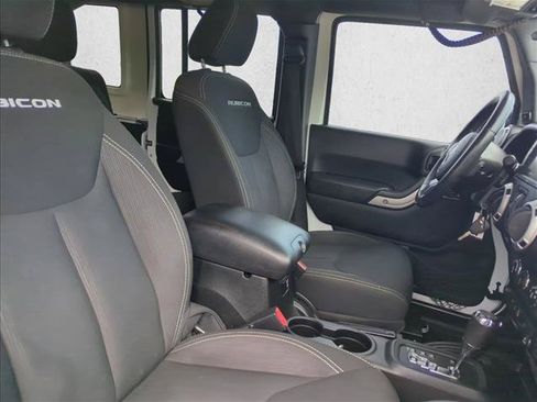 Used 2015 Jeep Wrangler Unlimited Rubicon w/ Connectivity Group AWD/4WD image 27
