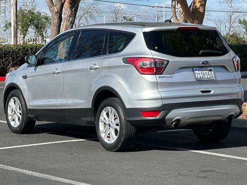 Used 2017 Ford Escape SE image 6