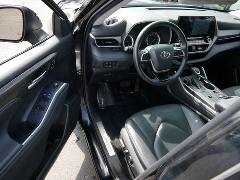 Used 2022 Toyota Highlander Limited AWD/4WD image 10