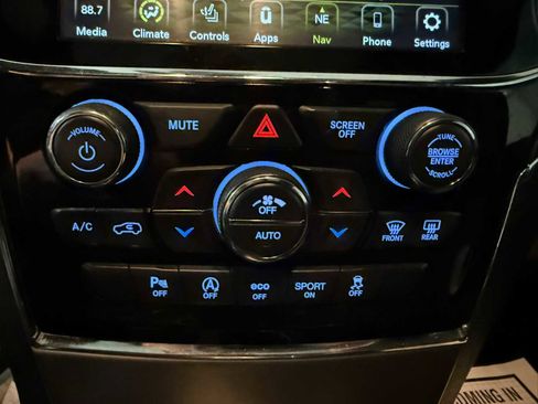 Used 2020 Jeep Grand Cherokee Limited w/ Premium Lighting Group image 35