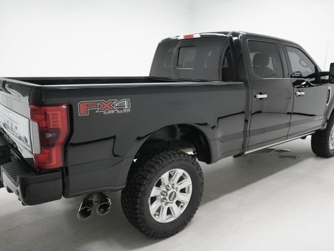 Used 2017 Ford F250 Platinum w/ FX4 Off-Road Package AWD/4WD image 3