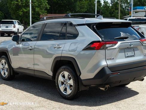 Used 2021 Toyota RAV4 XLE w/ Convenience Package AWD/4WD image 9