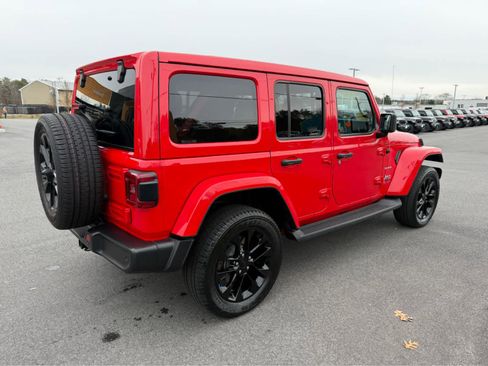 Used 2022 Jeep Wrangler Unlimited Sahara w/ Cold Weather Group image 15
