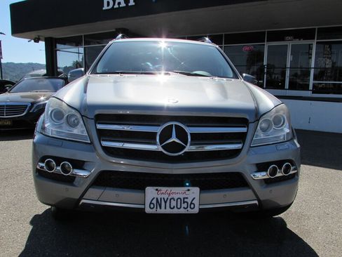 Used 2011 Mercedes-Benz GL 450 4MATIC image 2