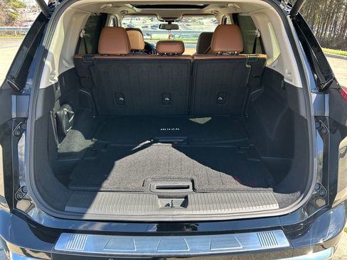 Used 2026 Nissan Rogue Platinum w/ Platinum Premium Package image 18
