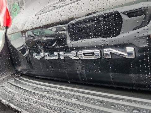 Used 2023 GMC Yukon XL SLT w/ SLT Premium Package image 33