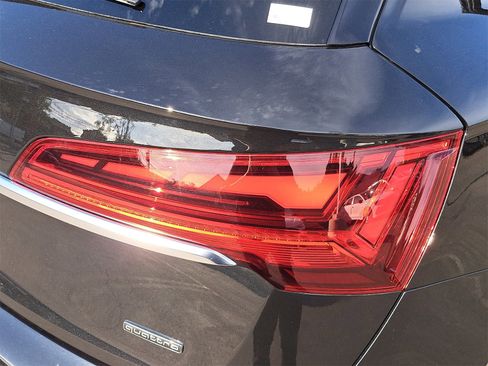 Used 2023 Audi Q5 2.0T Premium w/ Convenience Package image 39