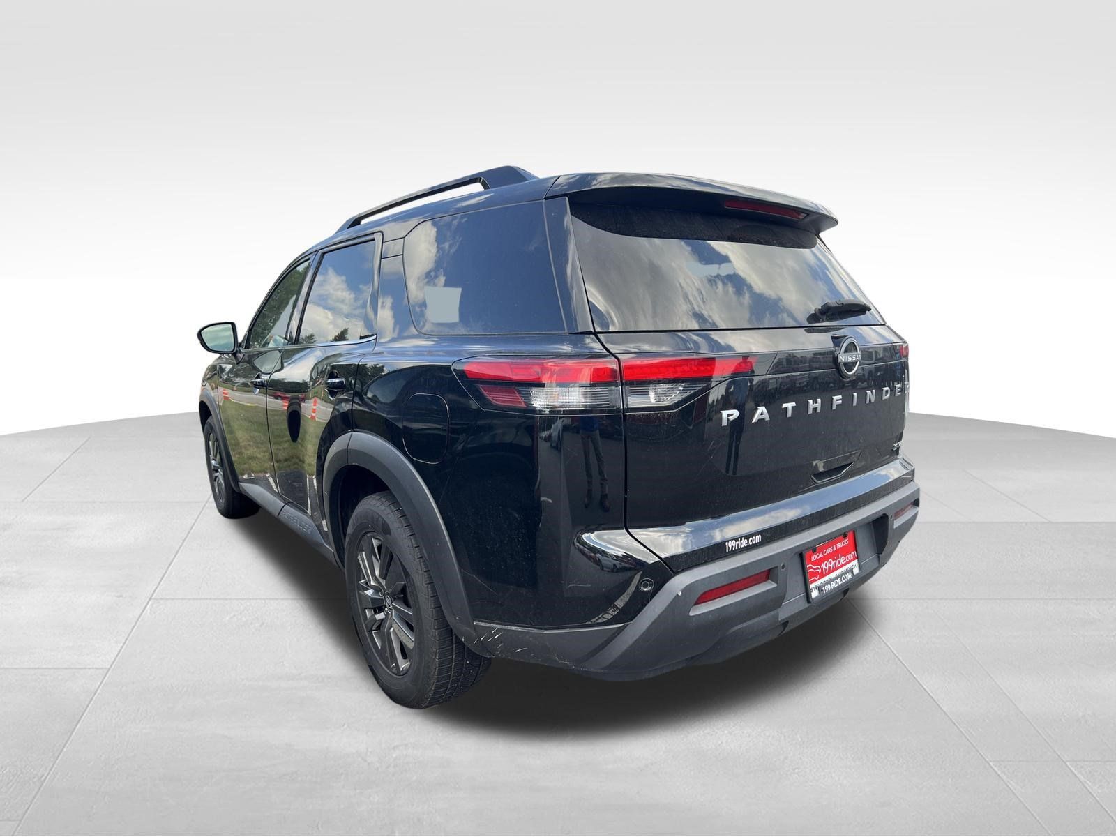 Used 2024 Nissan Pathfinder SV FWD image 7