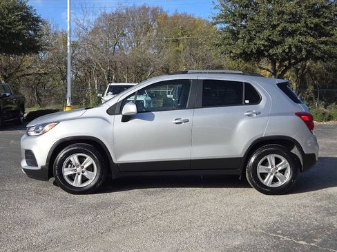 Certified 2022 Chevrolet Trax LT w/ LT Convenience Package image 4