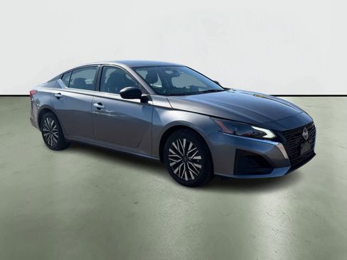 Used 2024 Nissan Altima 2.5 SV image 5