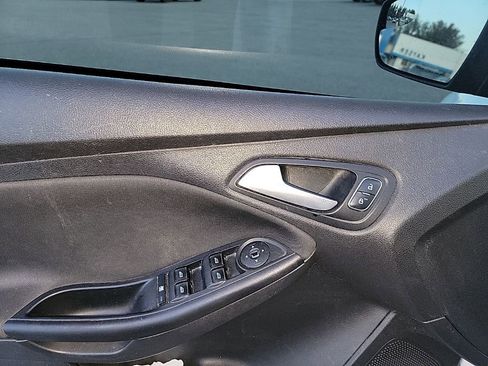 Used 2017 Ford Focus SE image 26