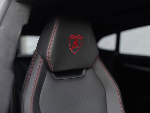 Used 2019 Lamborghini Urus image 17