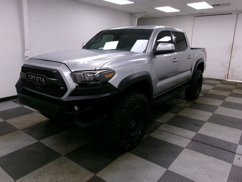 Used 2022 Toyota Tacoma TRD Off-Road AWD/4WD image 1