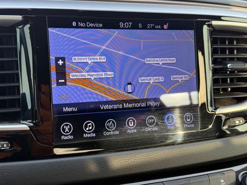 Used 2017 Chrysler Pacifica Touring-L w/ Tire & Wheel Group image 17