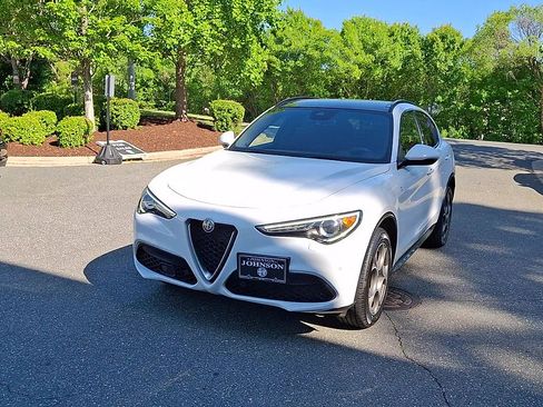 Used 2023 Alfa Romeo Stelvio Ti AWD/4WD image 3