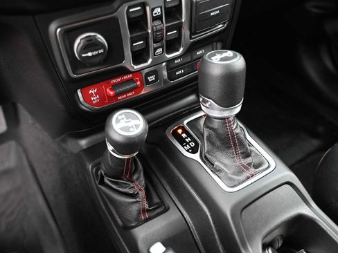 Used 2020 Jeep Wrangler Unlimited Rubicon w/ Dual Top Group AWD/4WD image 18