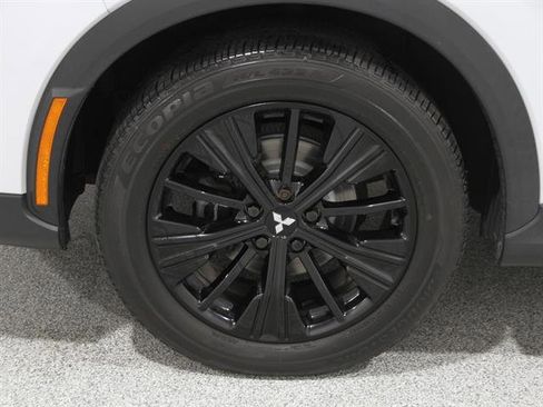 Used 2022 Mitsubishi Eclipse Cross LE image 23