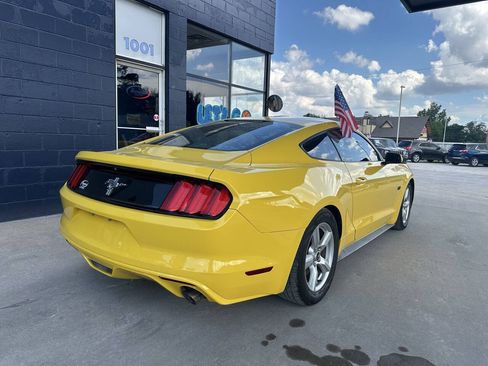 Used 2017 Ford Mustang Coupe RWD image 7
