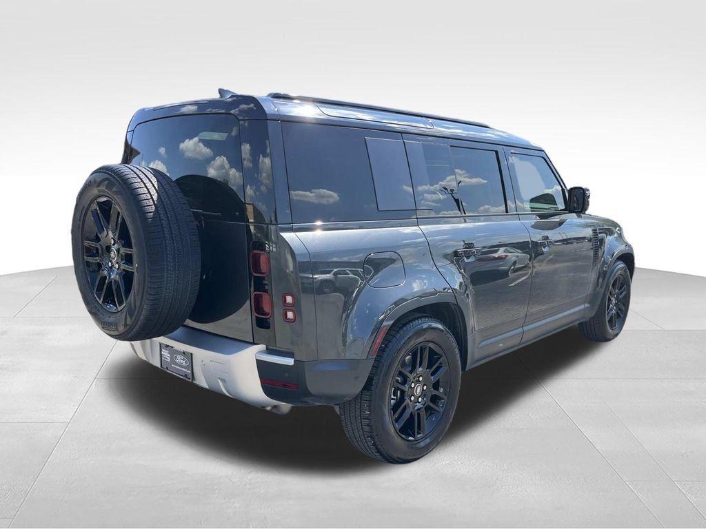 Used 2025 Land Rover Defender 110 S AWD/4WD image 3