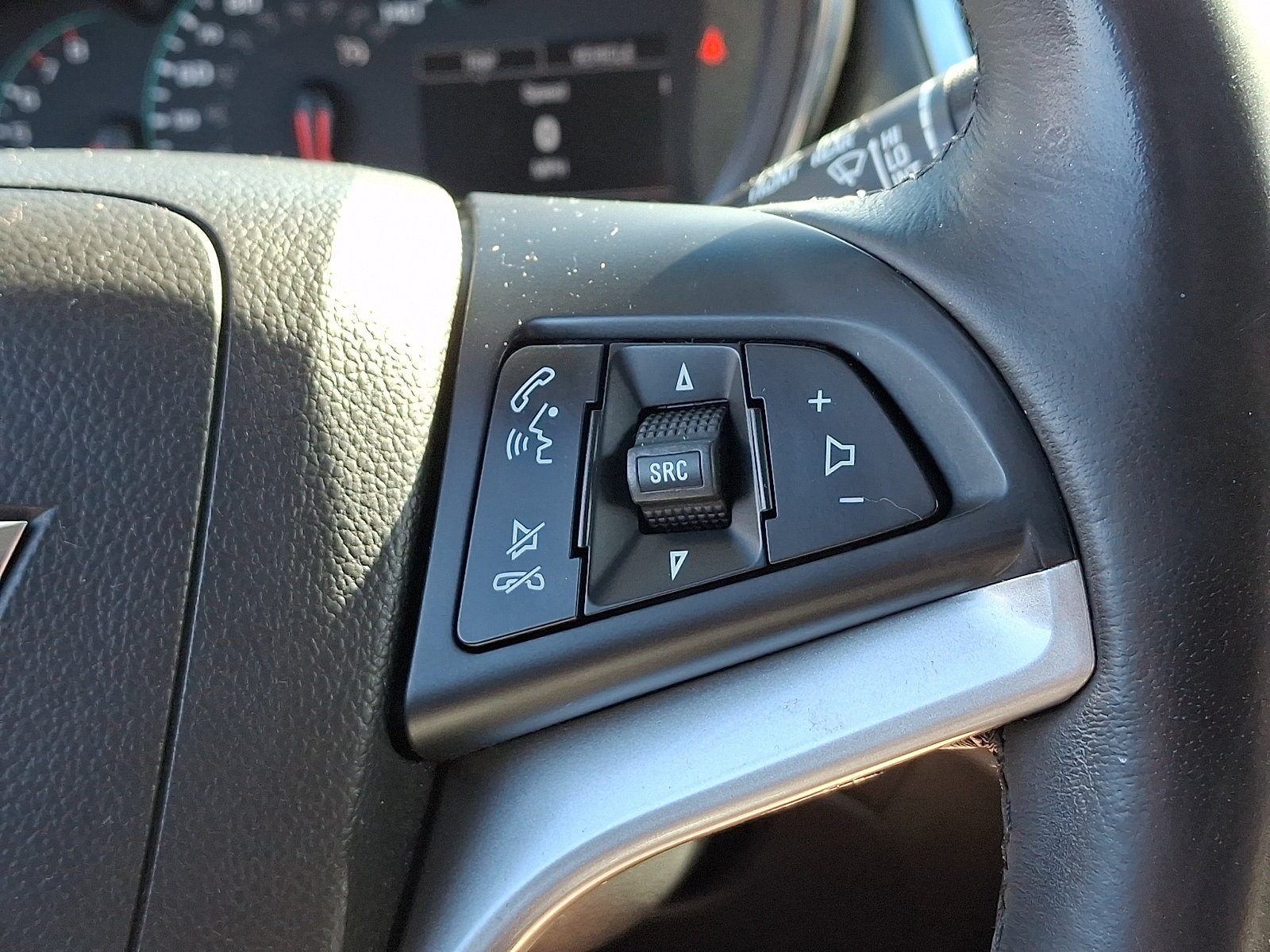 Used 2018 Chevrolet Trax Premier w/ Midnight Edition FWD image 23