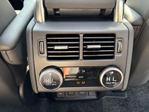 Certified 2025 Land Rover Discovery Dynamic SE image 19