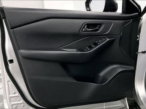 Used 2024 Nissan Rogue S image 19