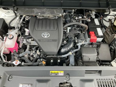 Used 2024 Toyota Highlander LE image 31