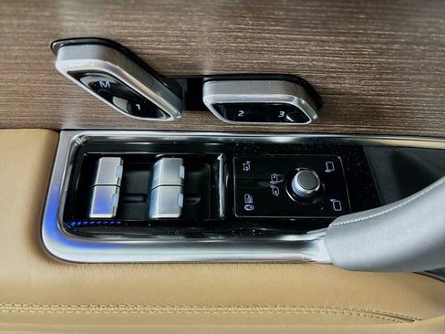 New 2026 Land Rover Range Rover SE image 19