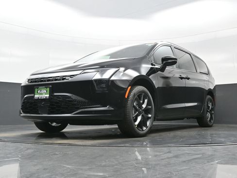 New 2027 Chrysler Pacifica Limited AWD/4WD image 15
