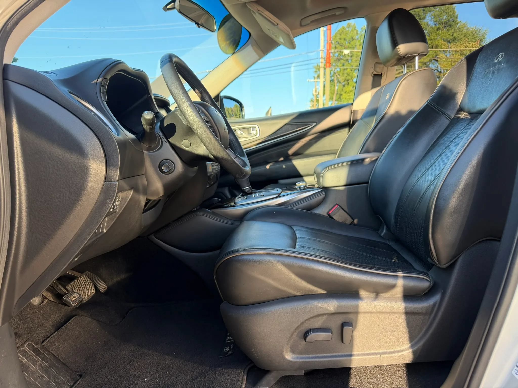 Used 2013 INFINITI JX35 FWD w/ Cargo Pkg image 12