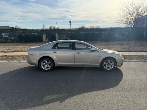 Used 2010 Chevrolet Malibu LT w/ Power Convenience Package image 4