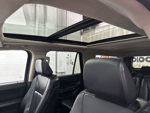 Used 2022 Ford Expedition Max XLT image 38