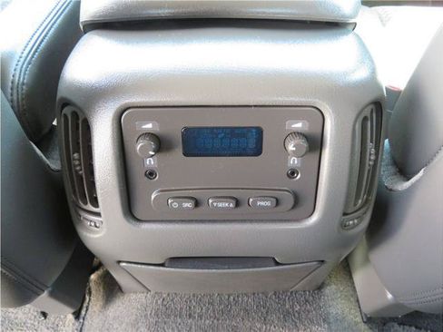 Used 2003 Chevrolet Avalanche 4x4 w/ Driver Convenience Package image 9