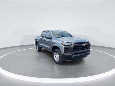 Used 2024 Chevrolet Colorado W/T image 2