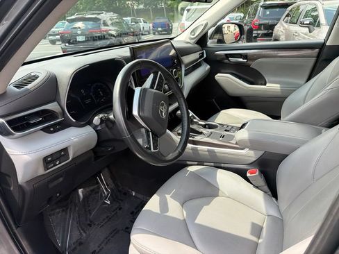 Used 2023 Toyota Highlander Limited AWD/4WD image 24