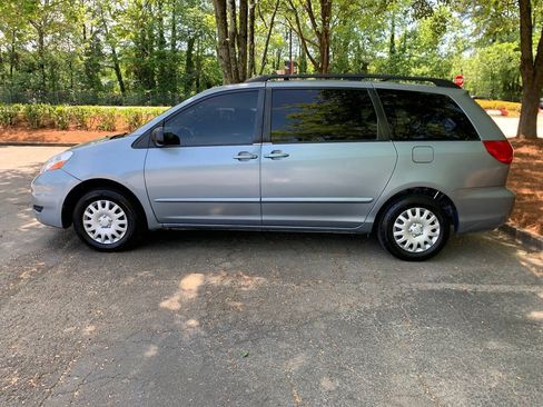 Used 2006 Toyota Sienna LE FWD image 2