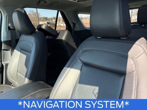 Used 2022 Ford Explorer XLT w/ Equipment Group 202A image 13