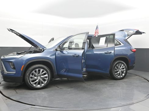 Used 2025 Buick Enclave Preferred FWD image 42